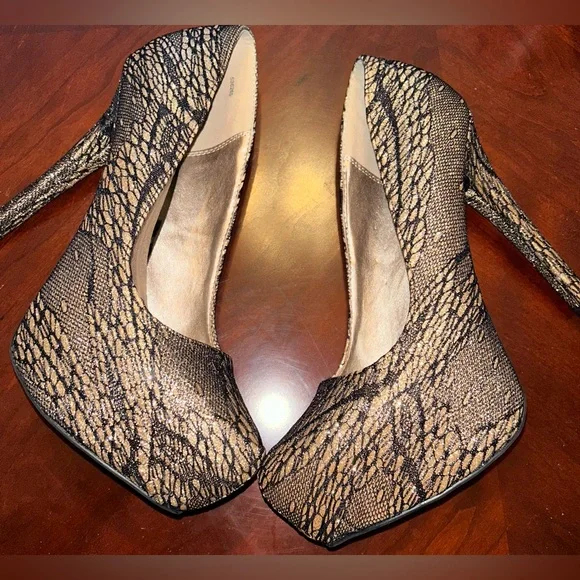 Charlotte Russe platform heels - Picture 1 of 3